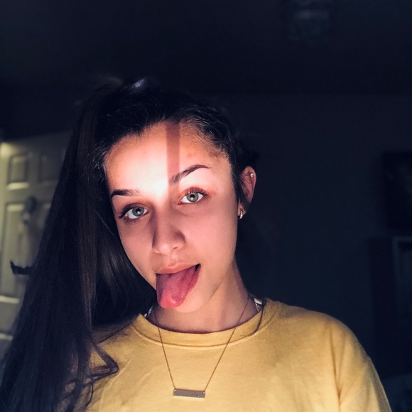 Meet your Posher, Liliana - Picture 1 of 1